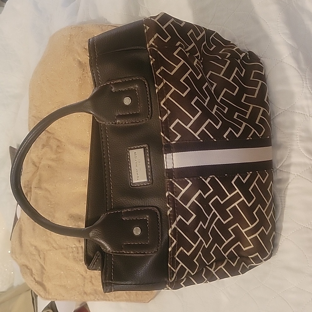 Tommy Hilfiger purse tote bag. Tan and brown. Pockets. Nice shoulder bag